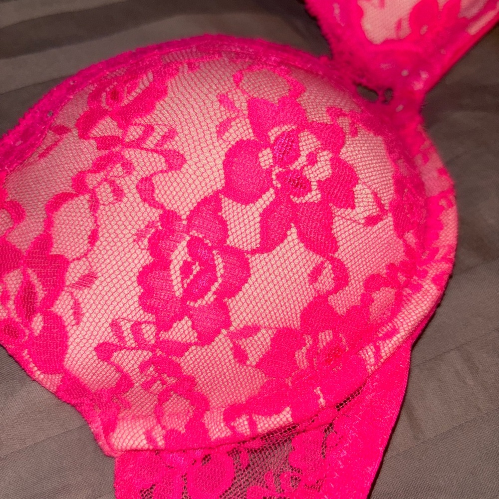 Lace Underwire Bra in Vibrant Pink by La SENZA